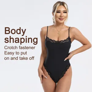 Body amincissant noir avec bordure en dentelle et bretelles réglables