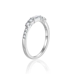 Eleganter S925 Sterlingsilber Ring mit Baguetteschliff Moissanit Eternity Band