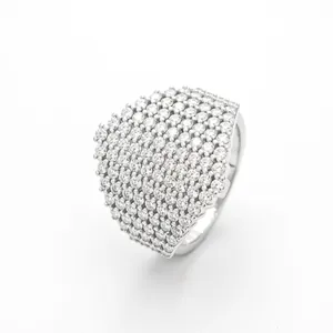 Bague élégante en argent S925 sertie de moissanites rondes de 1,5 mm de diamètre