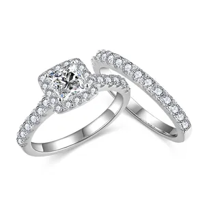 Elegante conjunto de anillos de boda de moissanita de 0,8 ct corte princesa tono plata