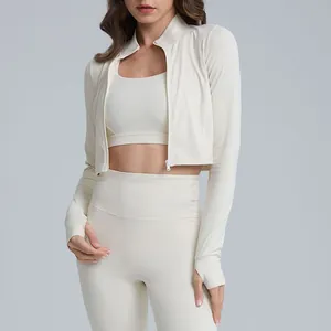 Completo yoga donna bianco crema aderente con giacca cropped, reggiseno sportivo e legging
