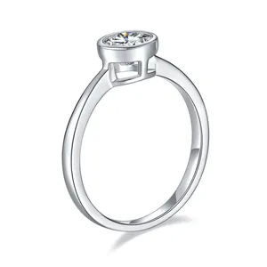 Elegante anello solitario minimalista in argento 925 con moissanite rotonda 1ct