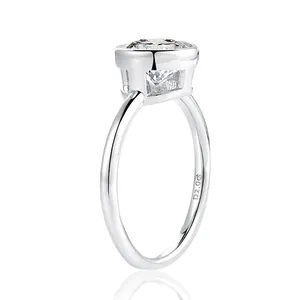 Anillo de burbuja de moissanita redonda de 2 ct en plata S925 con elegante vista lateral