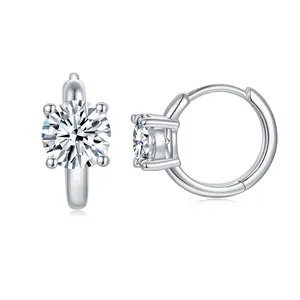 Boucles d'oreilles créoles en moissanite 1ct avec 4 griffes en argent plaqué or 18k