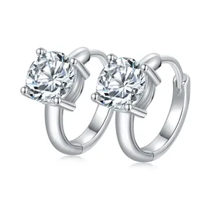 Élégantes créoles classiques en moissanite de 1 carat avec serti 4 griffes, argent poli