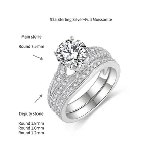 Vista detallada del conjunto de anillos de moissanita 1,5ct con bandas milgrain vintage.