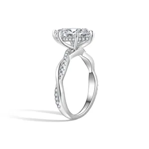 Κομψό δαχτυλίδι moissanite marquise με λαμπερό στριφτό pavé στέλεχος και λεπτομέρεια.