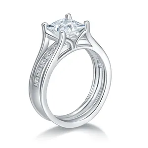 Elegante conjunto de anillos de plata S925 con moissanita corte princesa y baño de oro blanco