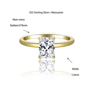 Detalle de anillo de moissanita talla radiant con piedra 6x8mm y banda de 1.6mm