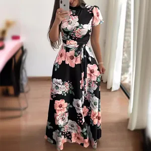 Elegantes Maxikleid mit Blumenmuster, kurzen Ärmeln und Bindegürtel