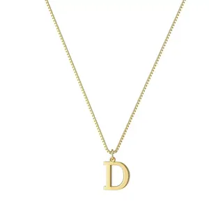 Collana minimalista placcata in oro con ciondolo a forma di lettera D audace
