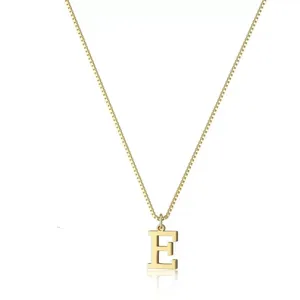 Elegante collana con ciondolo a lettera E dorata per donna con catena minimalista