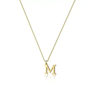 Elegante collana a catena veneziana dorata con pendente a lettera M minimalista