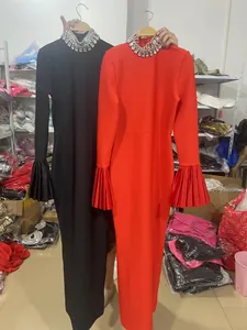 Robe longue bandage élégante avec col en cristal et manches cloches plissées