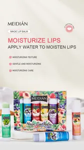 Detalle de un set profesional de 6 bálsamos labiales hidratantes de frutas con vitamina E