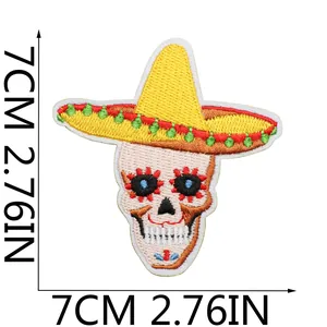 Detaillierte Ansicht des mexikanischen Totenkopf-Stickaufnäher mit 7cm Maßangabe