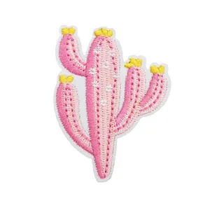 Écusson brodé cactus rose avec fleurs jaunes pour décoration vêtements et sacs