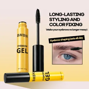 Gros plan du pinceau gel à sourcils BMBN et application sur sourcils naturels