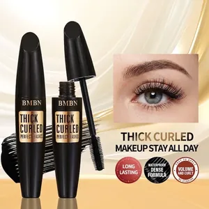 Detailansicht der BMBN wasserfesten Mascara mit Applikator und Wimpernschwung-Effekt.