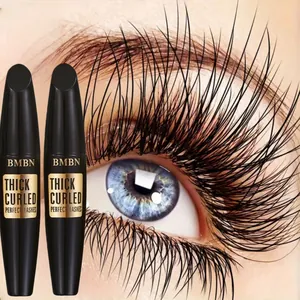 Makro-Detail von BMBN schwarzer Mascara mit dramatischem Effekt für dichte lange Wimpern