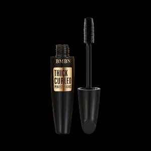 Nahaufnahme der wasserfesten BMBN Volumen-Mascara für dichte und geschwungene Wimpern