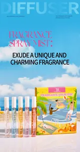 Vista dettagliata del set regalo Tao Beauty con 5 spray profumati su sfondo spiaggia