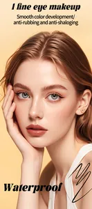 Dettaglio che mostra l'effetto dell'eyeliner 7D impermeabile su una modella beauty.
