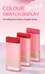 Gedetailleerd overzicht van drie matte watervaste blush sticks in roze huls.