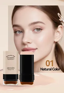 Gros plan du stick fond de teint MEIDIÁN et effet maquillage sur modèle au naturel