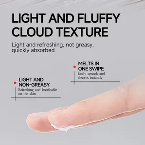 Primer plano macro de la textura ligera y esponjosa de nube de la crema hidratante para el rostro