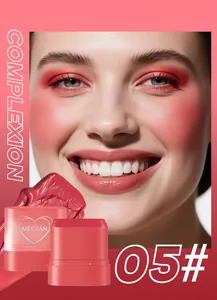 Nahaufnahme von MEIDIAN Mehrzweck-Rouge-Stick Nr. 05 mit Make-up-Effekt