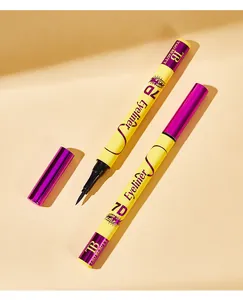 Dettaglio dell'eyeliner Tao Beauty 7D con punta fine e tappi viola metallizzati.
