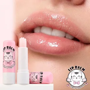 Detailansicht des rosafarbenen Katzenkrallen-Lippenbalsams mit Kirschduft-Effekt
