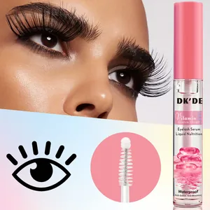 Detailansicht der DK'DE wasserfesten Wimpernserum-Flasche mit Applikator-Detail