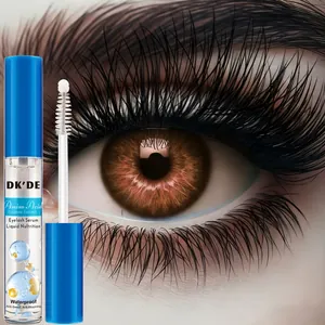 Nahaufnahme von DK'DE Amino-Wimpernserum mit dramatischem Volumen- und Längeneffekt