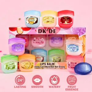 Set van 8 DK'DE hydraterende lippenbalsems met diverse fruit- en vitamine-extracten.