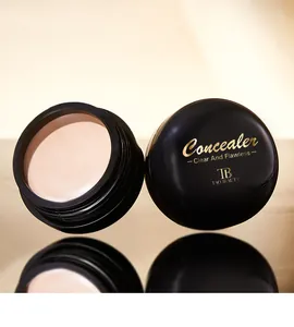 Détail du correcteur imperméable Tao Beauty montrant sa texture crème très lisse