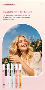 Élégante collection de sprays parfumés de 10 ml avec un mannequin dans une roseraie