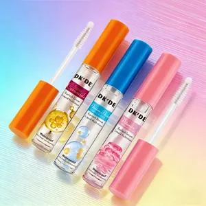 Detailansicht von drei DKDE Wimpernserumflaschen mit Nährstoffessenz-Flüssigkeit.