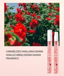Vue détaillée du spray de parfum Tao Beauty 10ml sur fond élégant de roses rouges