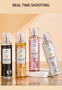 Une collection de sprays parfumés Tao Beauty 150 ml en divers parfums et flacons élégants