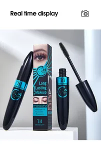 Nahaufnahme der wasserfesten TAO BEAUTY Mascara mit Applikatorbürste und Verpackung