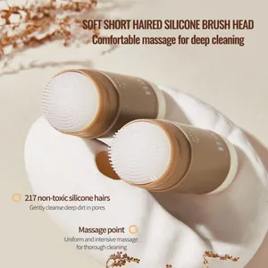 Chestnut Shell mee-eter reinigingsstick met zachte siliconen borstelkop voor poriën.