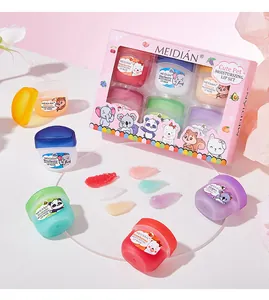 Pantalla profesional de un juego de seis mascarillas labiales de frutas con animales.
