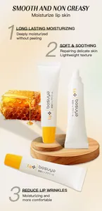 Detail von feuchtigkeitsspendendem Lippenbalsam mit Honig für geschmeidige Lippen