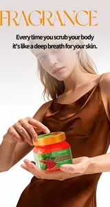 Exfoliante de azúcar de sandía BOSUYA sostenido por modelo para exfoliación profunda