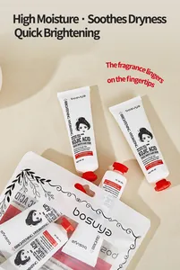 Détail des tubes de crème pour les mains BOSUYA à l'acide kojique, emballage blanc.