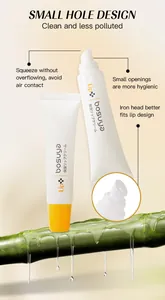 Detailansicht des präzisen Lochdesigns der feuchtigkeitsspendenden Lippenbalsam-Tube