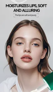 Detailansicht eines Modells, das feuchtigkeitsspendendes Lippenöl für weiche Lippen zeigt