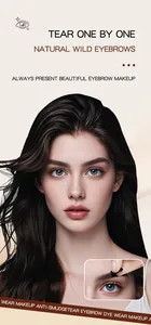 Detailansicht der Anwendung des wischfesten Peel-Off Augenbrauengels für einen Naturlook